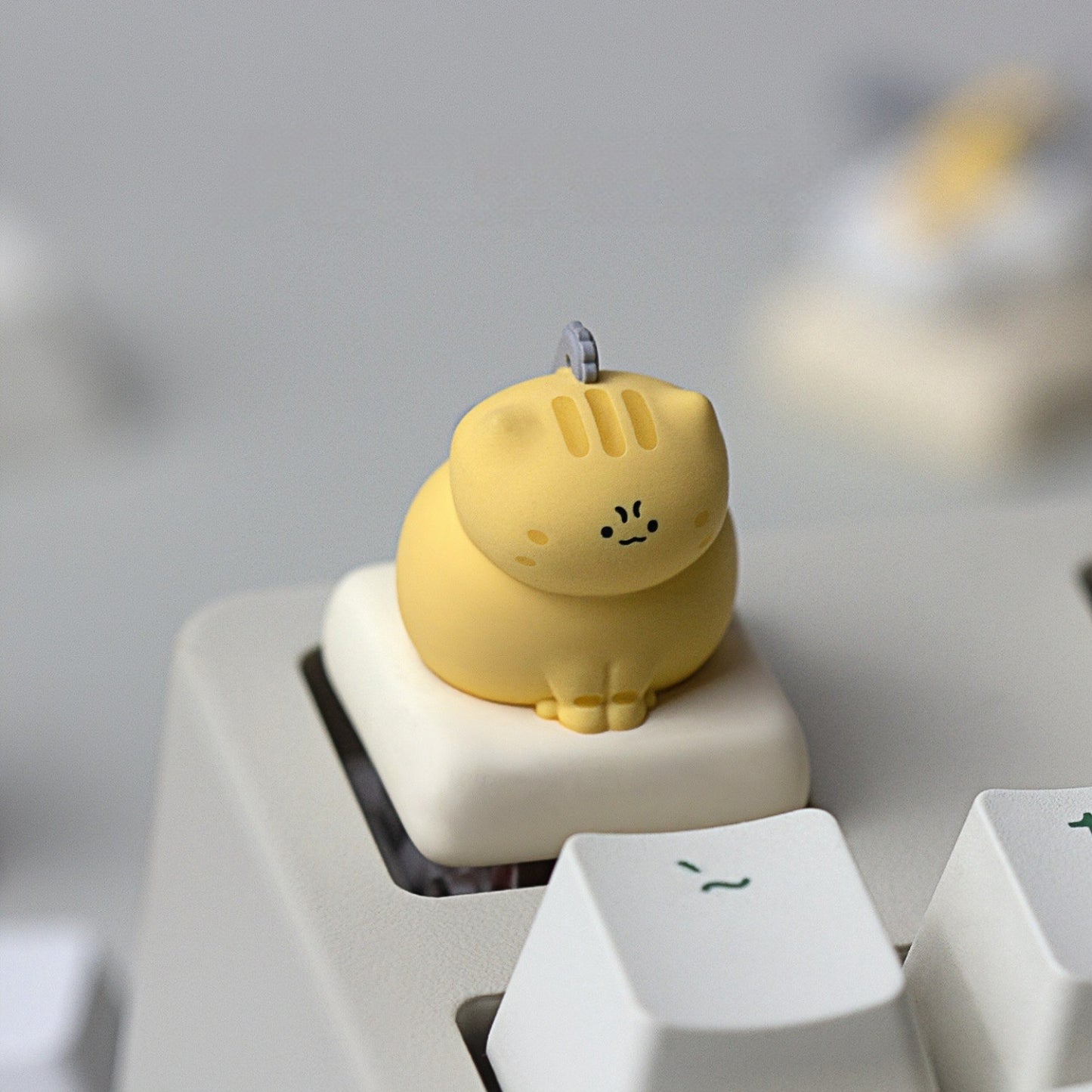 Keycapper Chainsaw Kitty calico resin artisan keycap with chainsaw blade close up